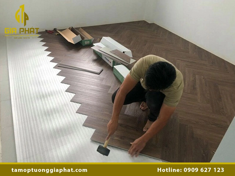 Hình ảnh sàn nhựa giả gỗ hèm khóa tại cửa hàng